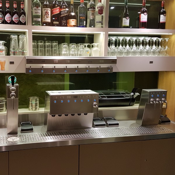 De selfservice bar concept bij Stadlodge Hotel in Utrecht werkt snel en makkelijk.