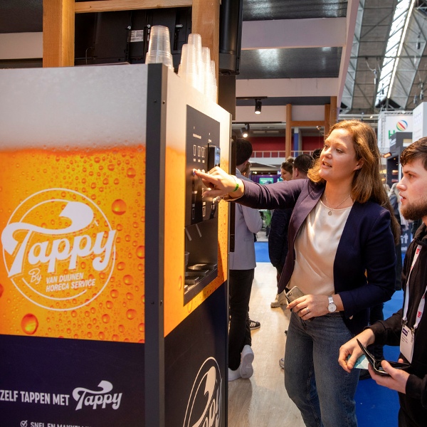 Bierautomaat Tappy by Van Duijnen Horeca Service. Zelf tappen met Tappy.